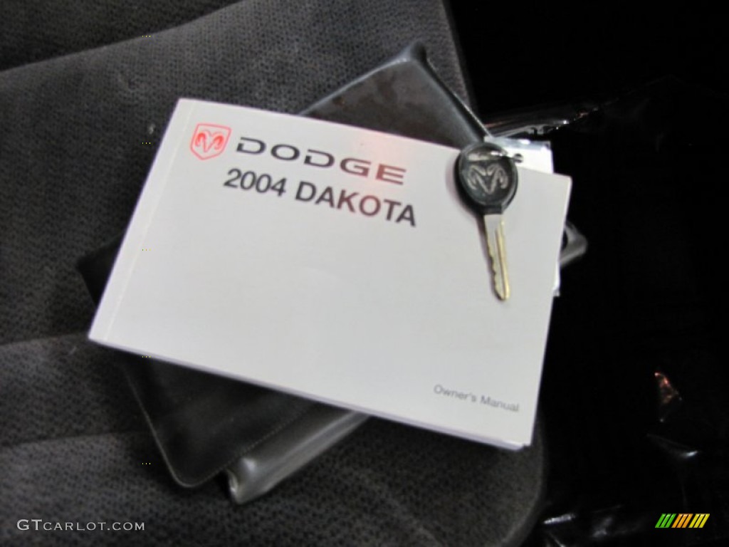 2004 Dakota SXT Quad Cab 4x4 - Bright White / Dark Slate Gray photo #32