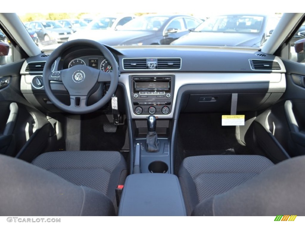 2013 Passat 2.5L S - Opera Red Metallic / Titan Black photo #5