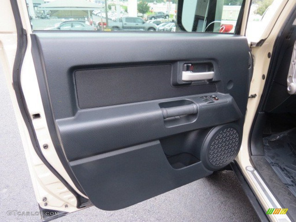 2009 Toyota FJ Cruiser 4WD Door Panel Photos
