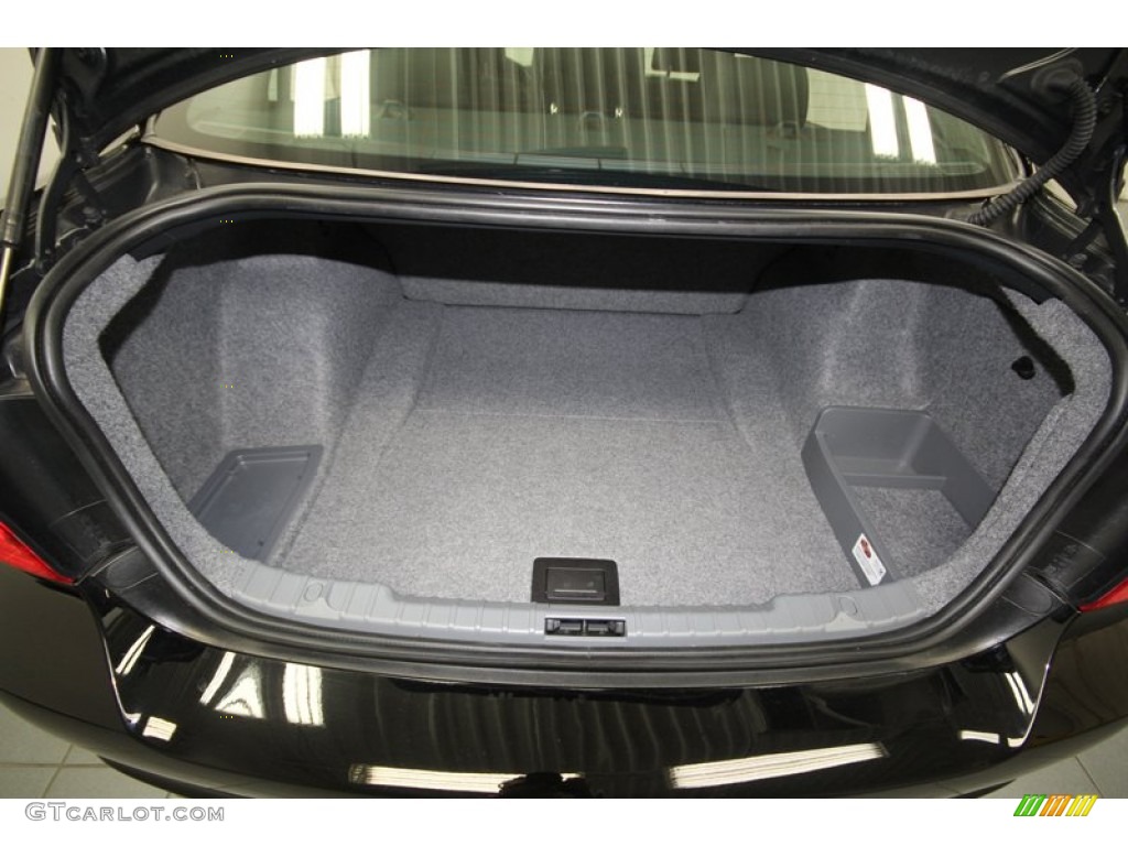 2011 BMW 3 Series 328i Sedan Trunk Photo #73137711