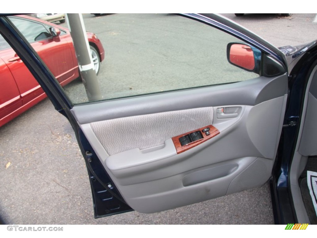 2005 Toyota Corolla LE Light Gray Door Panel Photo #73140768
