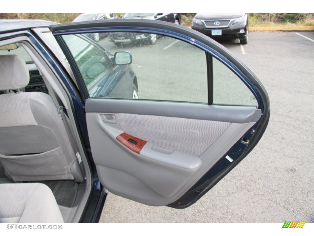 2005 Toyota Corolla LE Light Gray Door Panel Photo #73140795