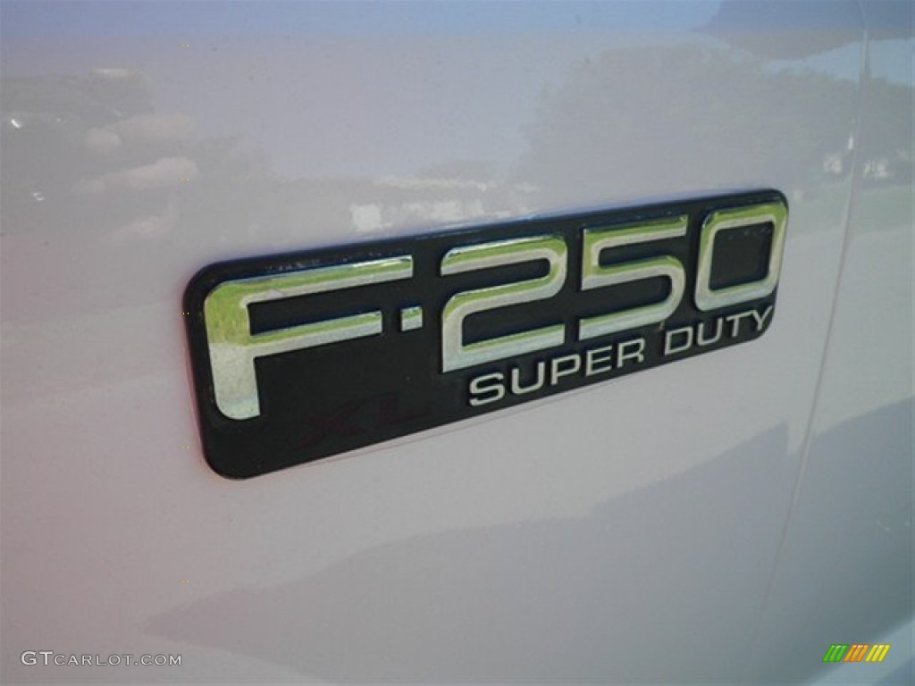 2003 F250 Super Duty XL SuperCab 4x4 - Oxford White / Medium Flint Grey photo #32