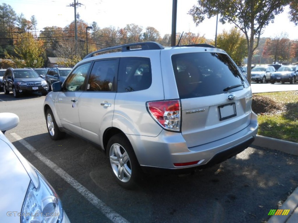 2009 Forester 2.5 X Premium - Spark Silver Metallic / Black photo #4