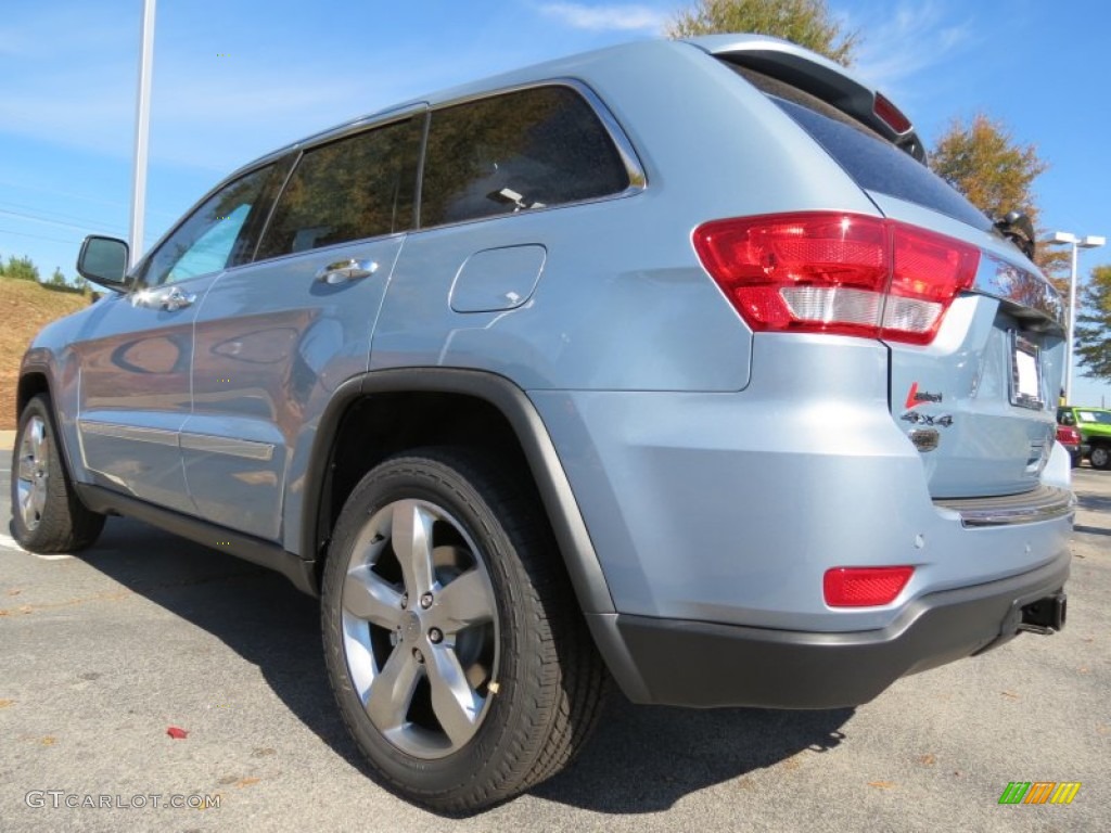 2013 Grand Cherokee Overland 4x4 - Winter Chill Pearl / New Saddle/Black photo #2