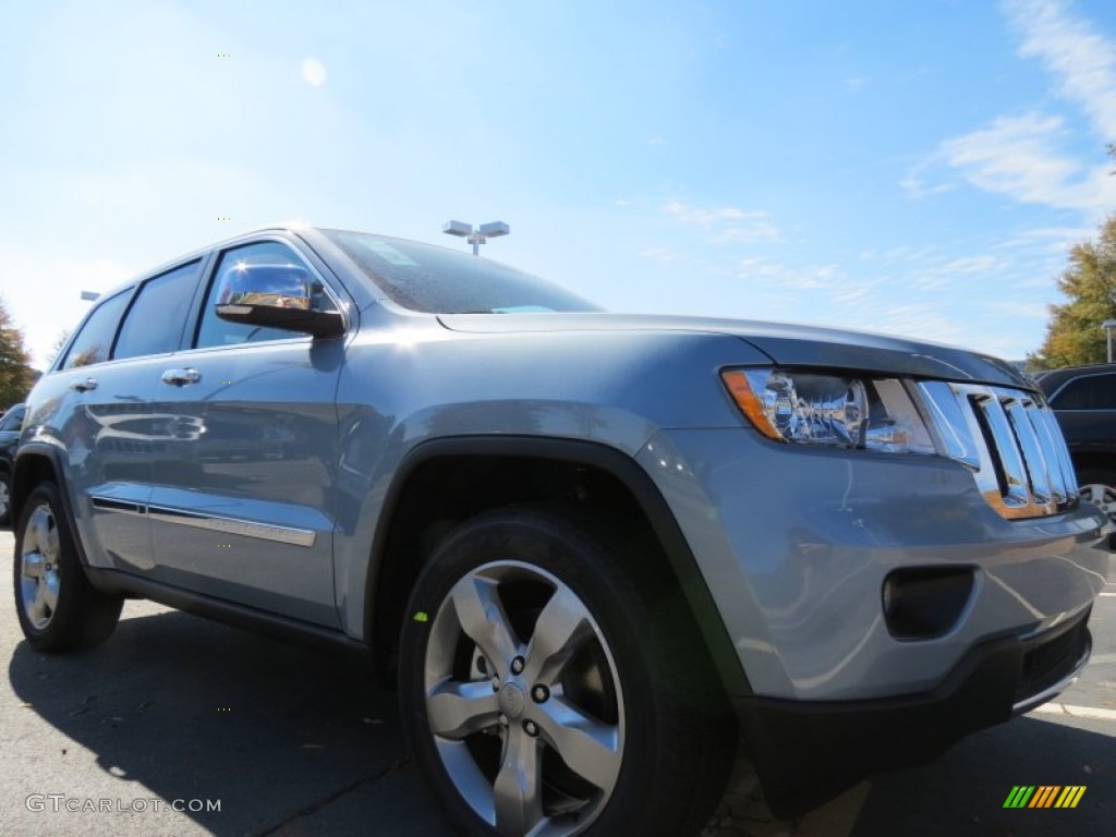 2013 Grand Cherokee Overland 4x4 - Winter Chill Pearl / New Saddle/Black photo #4