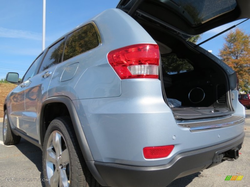 2013 Grand Cherokee Overland 4x4 - Winter Chill Pearl / New Saddle/Black photo #10