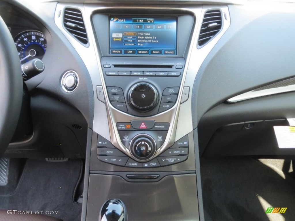 2013 Hyundai Azera Standard Azera Model Controls Photo #73149213