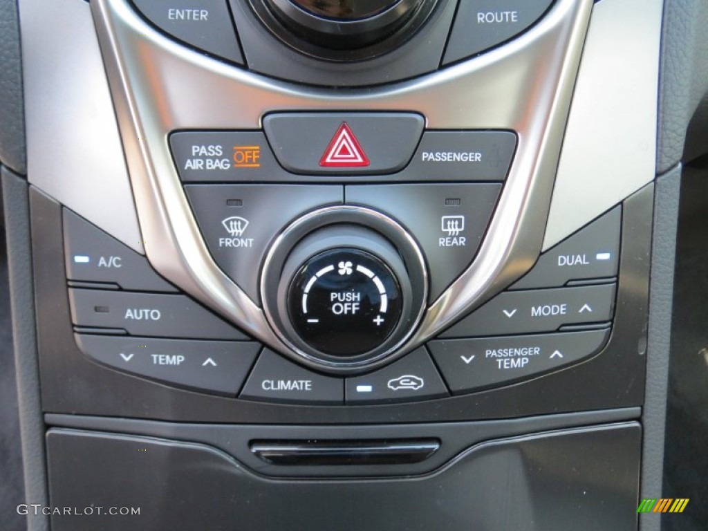2013 Hyundai Azera Standard Azera Model Controls Photo #73149295