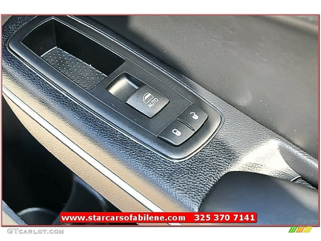 2012 300 Limited - Bright Silver Metallic / Black photo #22
