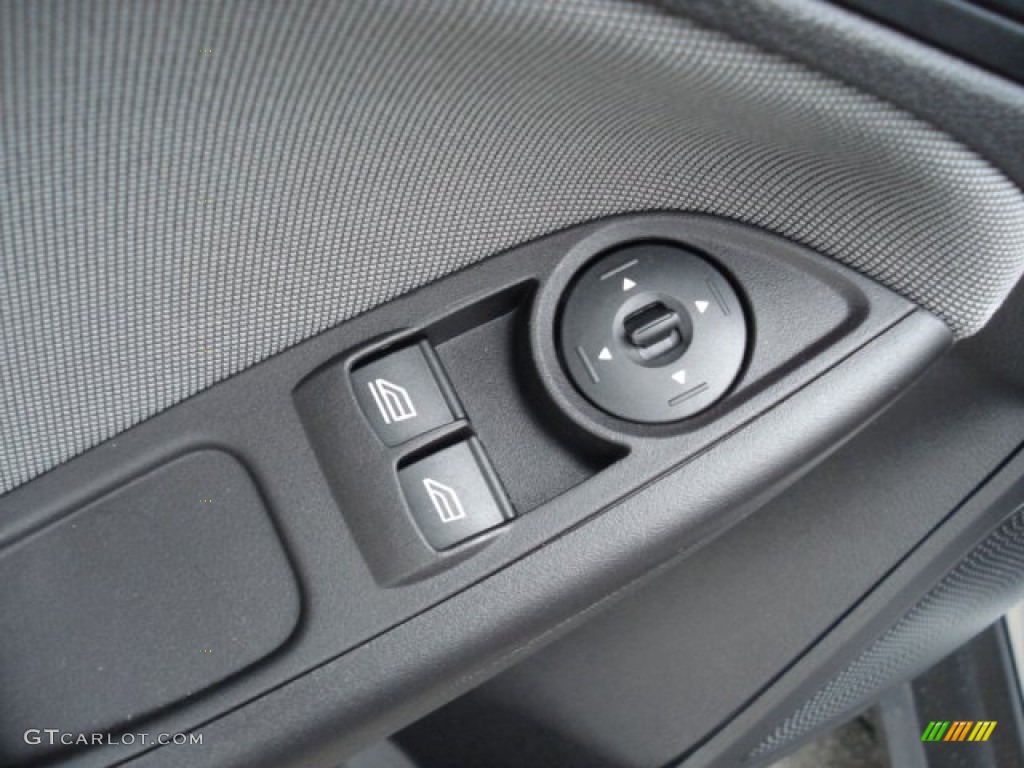2013 Focus S Sedan - Ingot Silver / Charcoal Black photo #15