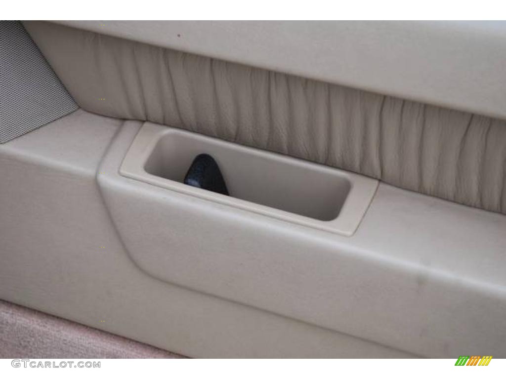 1997 850 GLT Turbo Sedan - White / Taupe photo #26