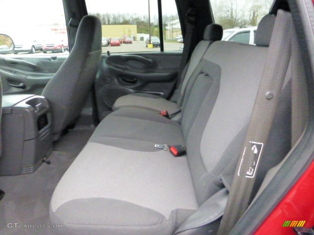 2002 Expedition XLT 4x4 - Laser Red / Medium Graphite photo #9