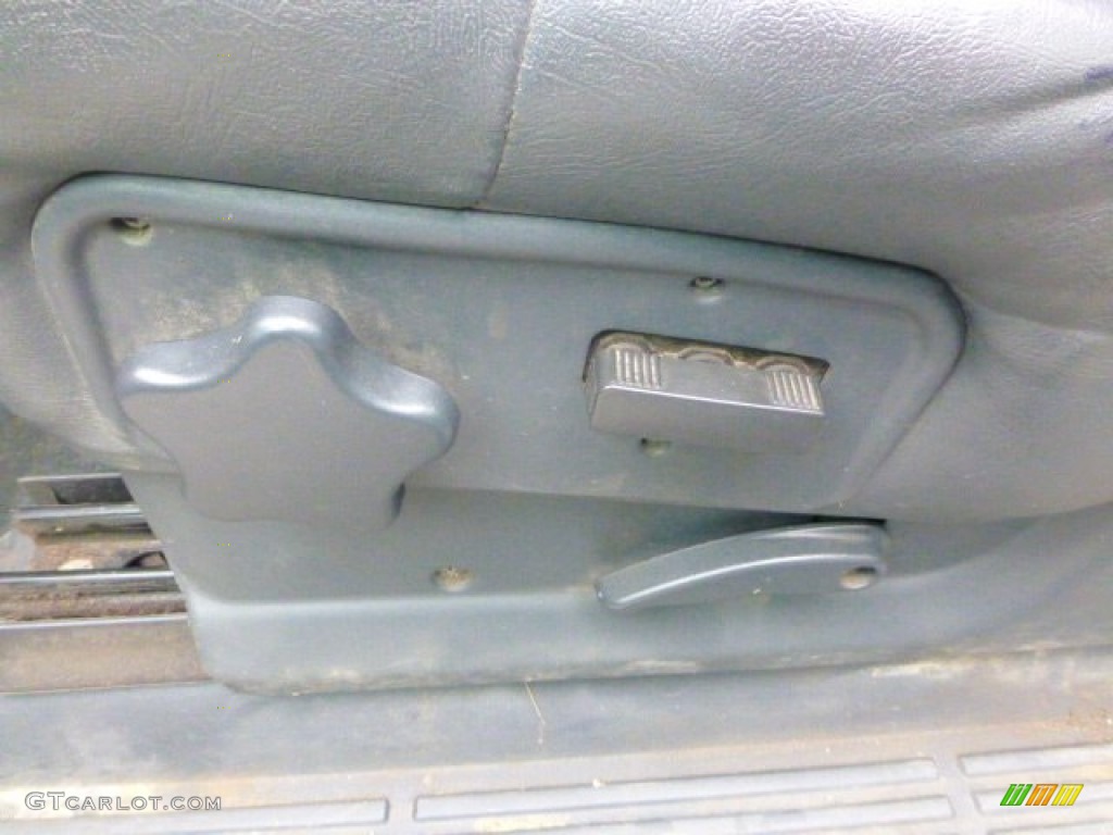 2002 Silverado 1500 LS Extended Cab 4x4 - Light Pewter Metallic / Graphite Gray photo #11