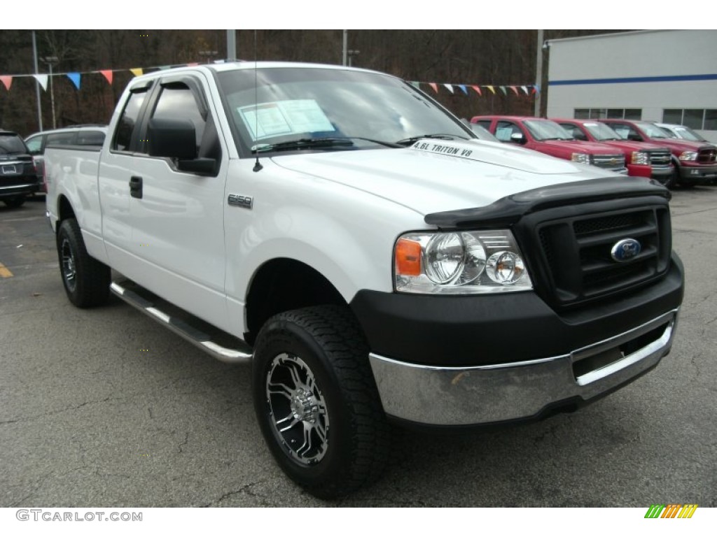 2006 F150 XL SuperCab 4x4 - Oxford White / Medium Flint photo #2