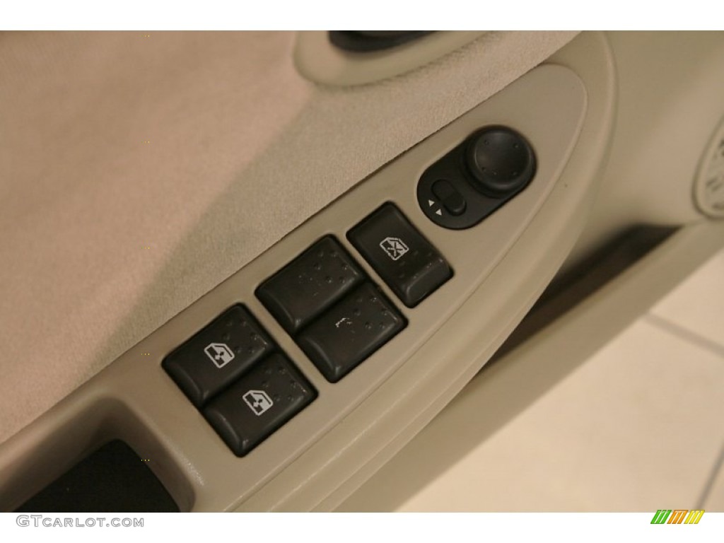 2003 Saturn ION 3 Sedan Controls Photo #73175457