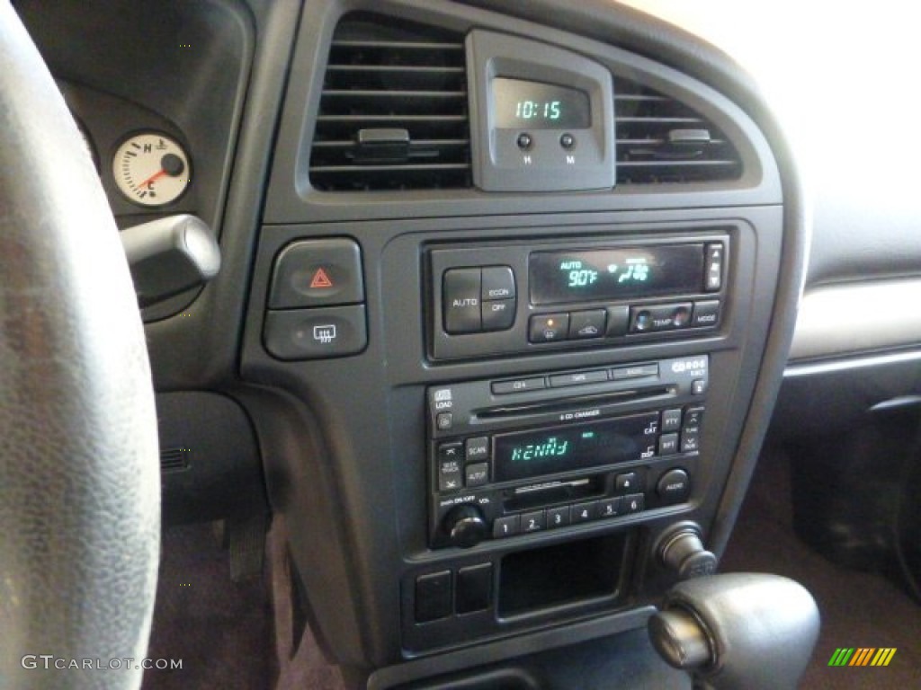 2004 Nissan Pathfinder SE 4x4 Controls Photo #73182918
