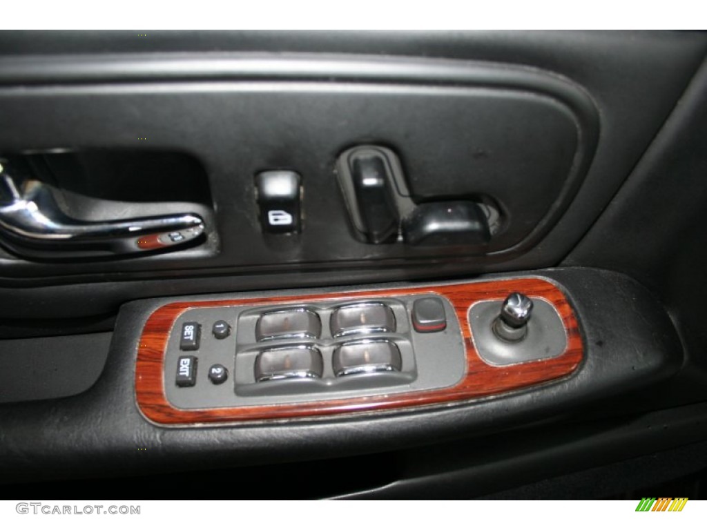 1997 Cadillac DeVille Sedan Controls Photo #73186251