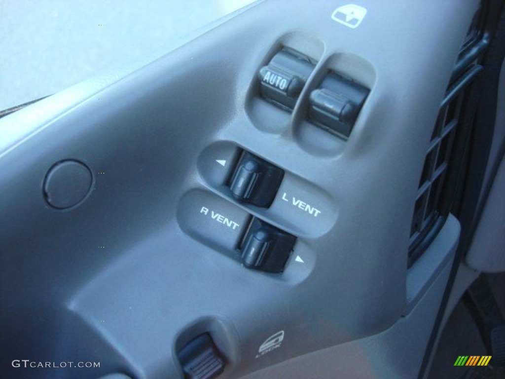 1999 Chrysler Town & Country Limited Controls Photo #73187721