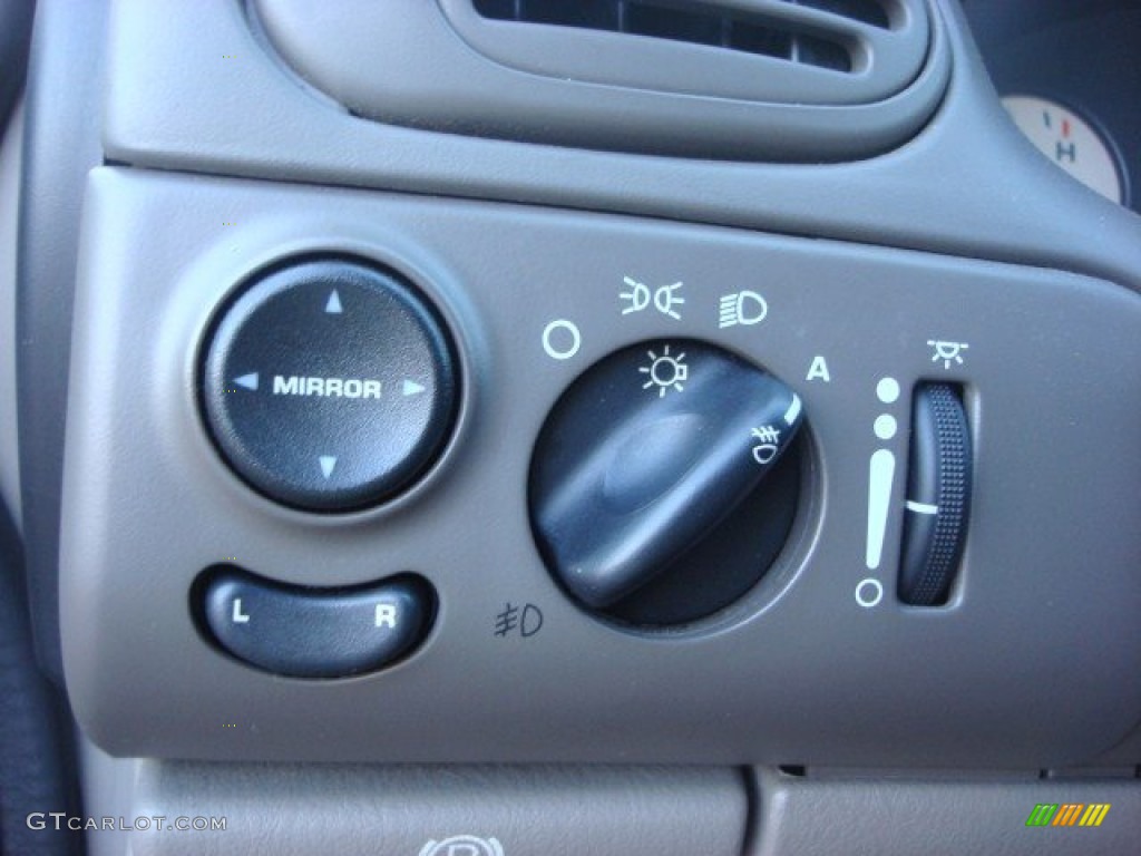 1999 Chrysler Town & Country Limited Controls Photo #73187742