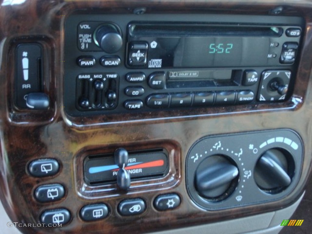 1999 Chrysler Town & Country Limited Controls Photo #73187784