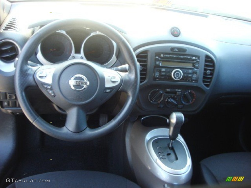 2011 Juke S - Chrome Silver / Black/Silver Trim photo #11