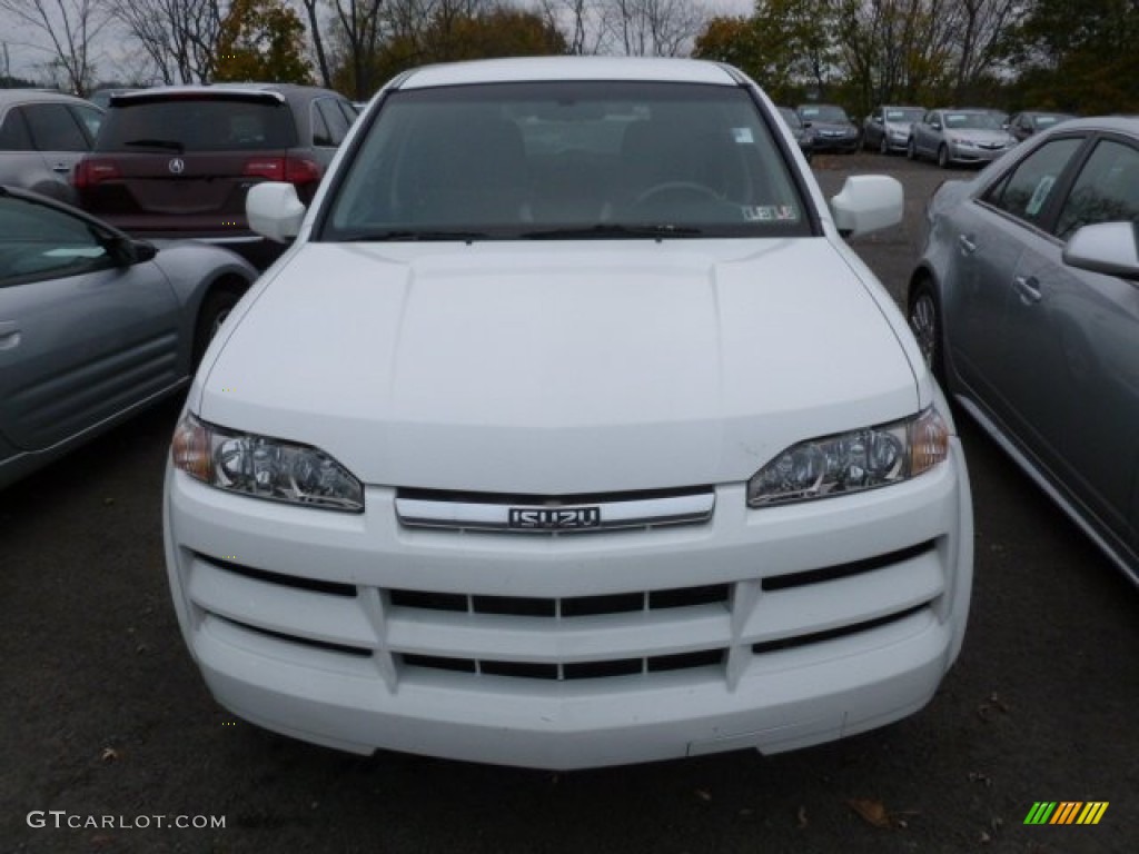 2004 Axiom S 4x4 - Alpine White / Gray photo #2