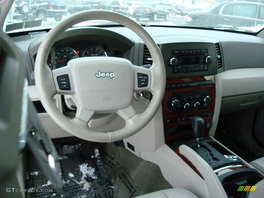 2005 Grand Cherokee Limited 4x4 - Light Khaki Metallic / Dark Khaki/Light Graystone photo #20