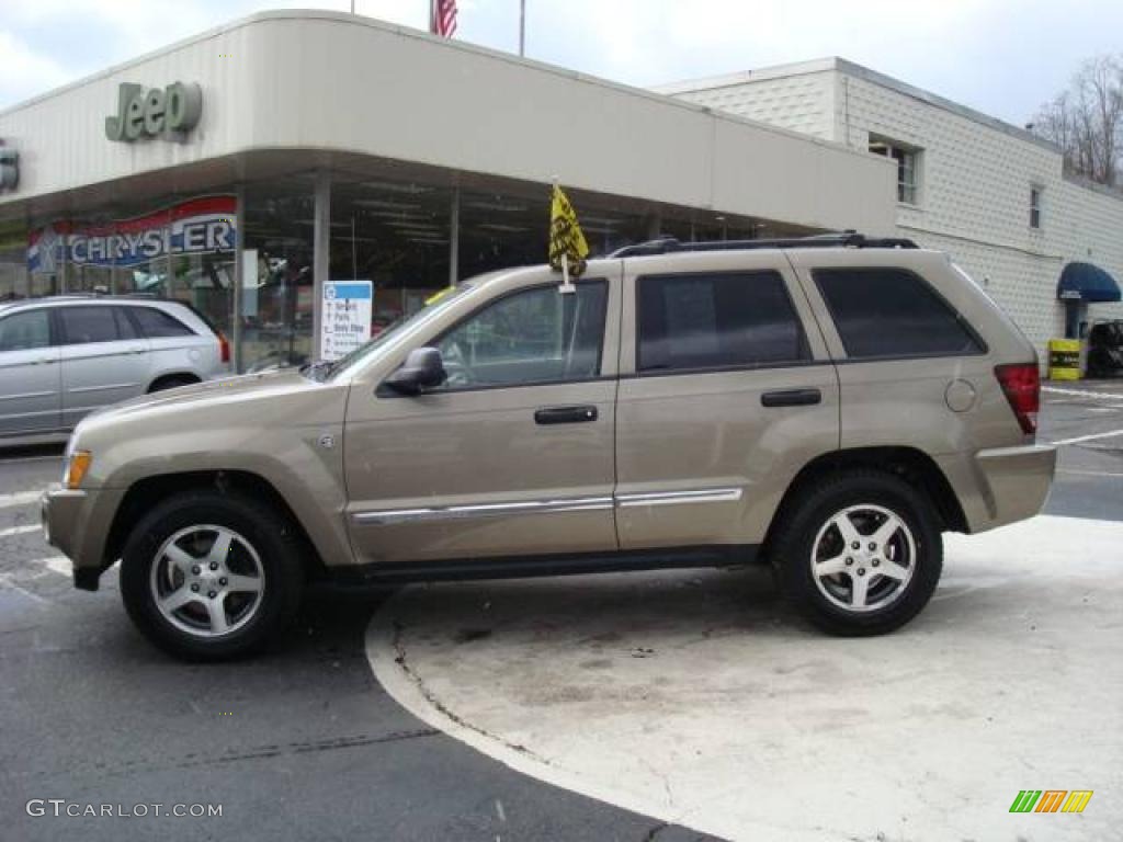 2005 Grand Cherokee Laredo 4x4 - Light Khaki Metallic / Khaki photo #1