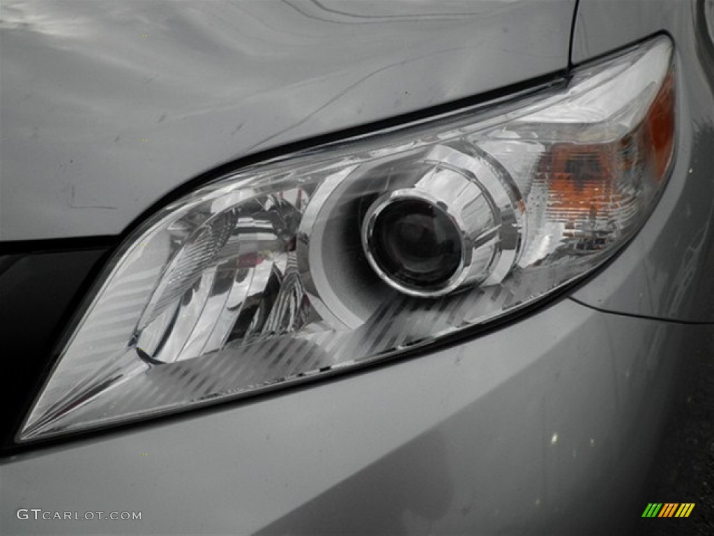 2011 Sienna V6 - Predawn Gray Mica / Light Gray photo #7