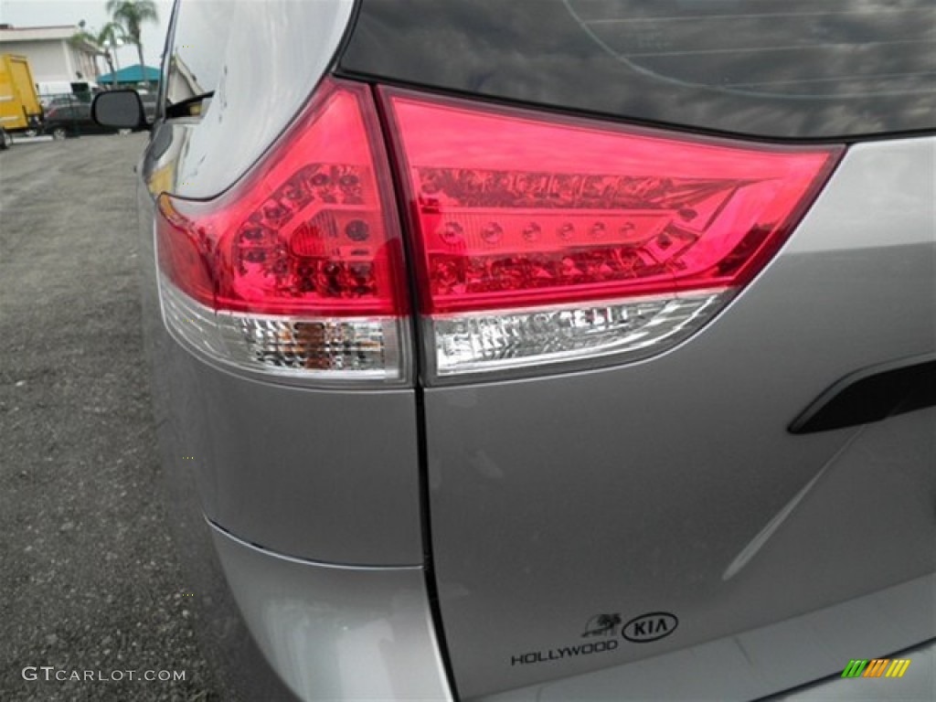 2011 Sienna V6 - Predawn Gray Mica / Light Gray photo #14