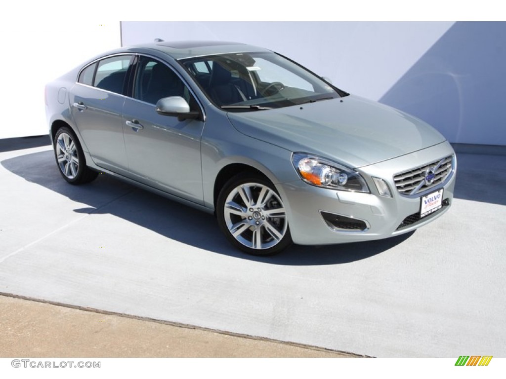 Electric Silver Metallic Volvo S60