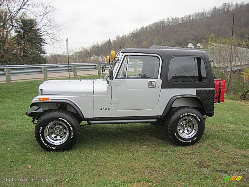 Sterling Silver Metallic 1986 Jeep CJ7 4x4 Exterior Photo #73203711