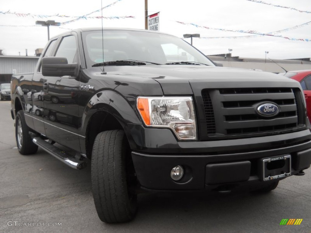 2010 F150 STX SuperCab 4x4 - Tuxedo Black / Medium Stone photo #3