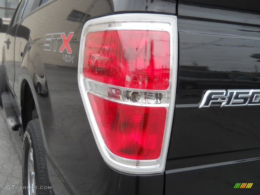 2010 F150 STX SuperCab 4x4 - Tuxedo Black / Medium Stone photo #8