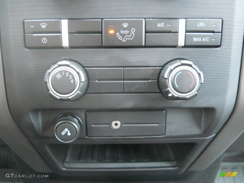 2010 F150 STX SuperCab 4x4 - Tuxedo Black / Medium Stone photo #24