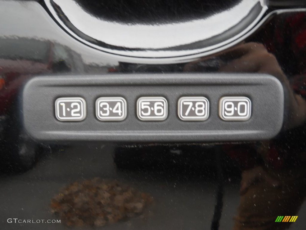 2009 Escape XLT V6 4WD - Black / Charcoal photo #10