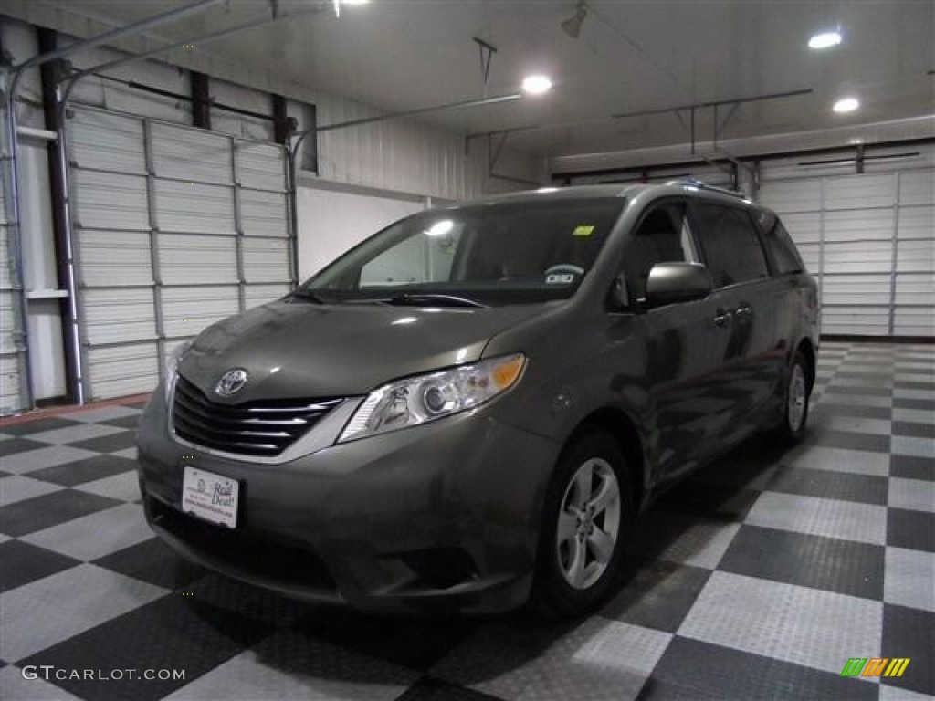 2012 Sienna LE - Cypress Green Pearl / Light Gray photo #3