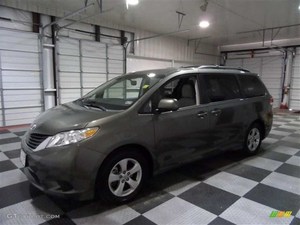 2012 Sienna LE - Cypress Green Pearl / Light Gray photo #4