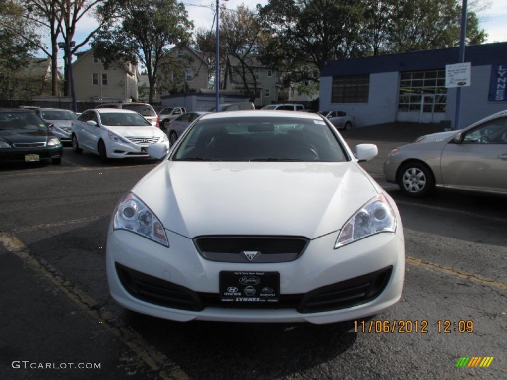 2010 Genesis Coupe 2.0T - Karussell White / Black photo #1