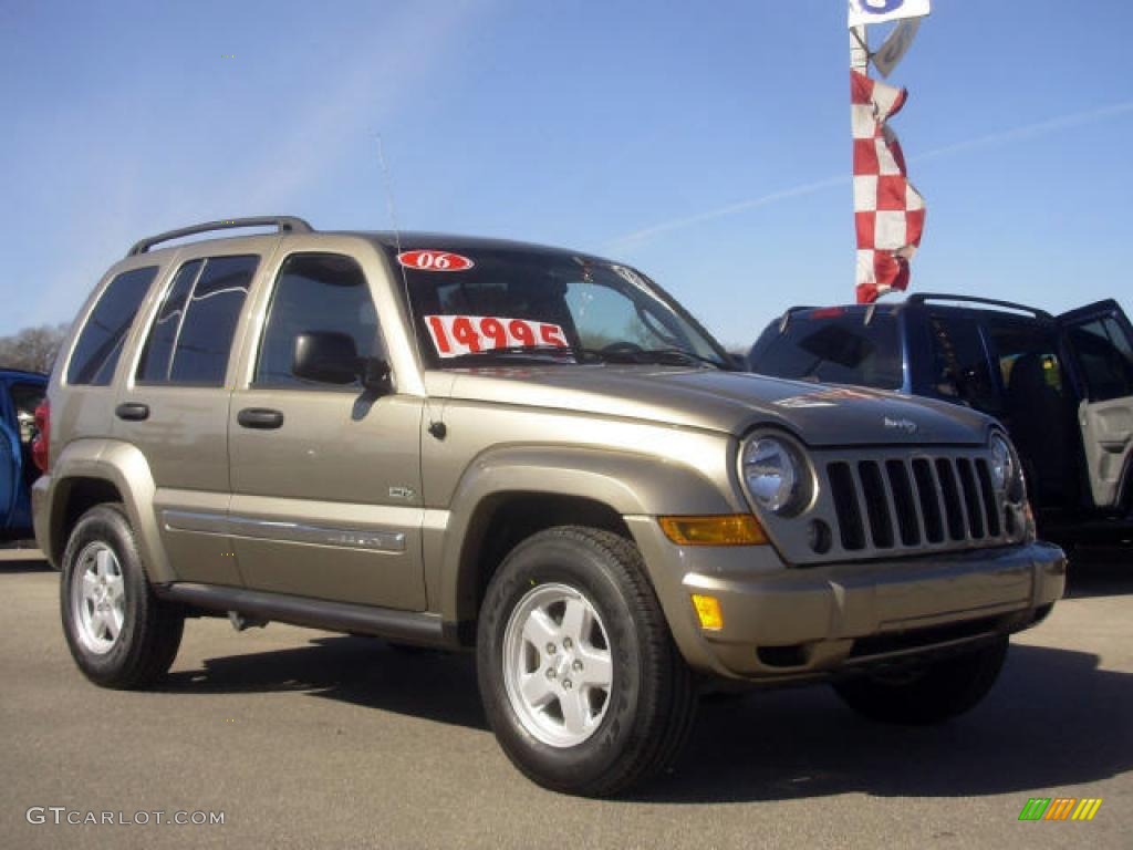 2006 Liberty Sport 4x4 - Light Khaki Metallic / Khaki photo #1