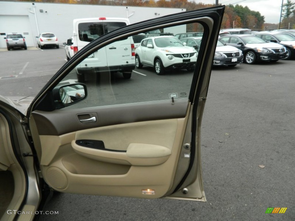 2006 Accord LX Sedan - Desert Mist Metallic / Ivory photo #23