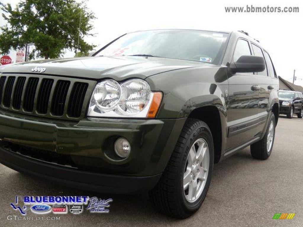 2006 Grand Cherokee Laredo 4x4 - Jeep Green Metallic / Khaki photo #2