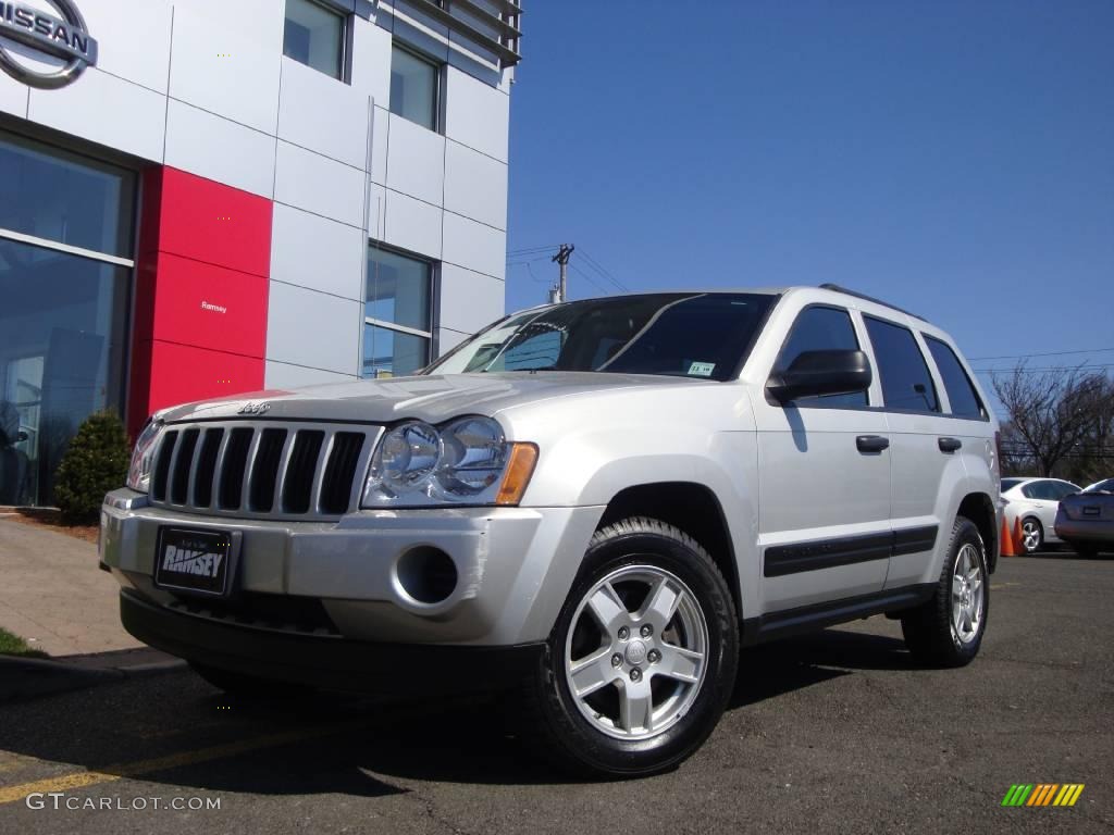 2006 Grand Cherokee Laredo 4x4 - Bright Silver Metallic / Medium Slate Gray photo #2