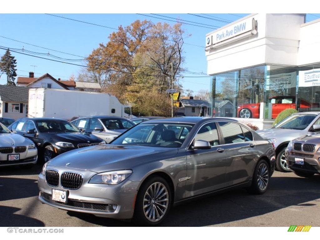 Space Gray Metallic BMW 7 Series