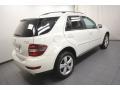 Arctic White - ML 350 4Matic Photo No. 11