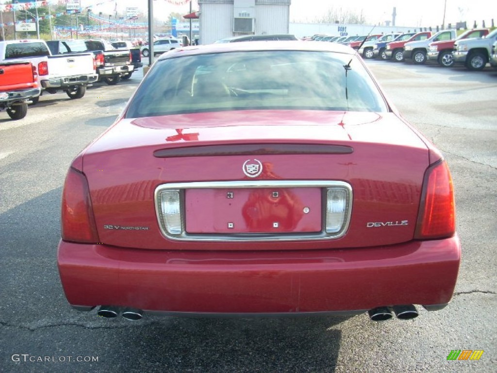 2002 DeVille Sedan - Crimson Pearl / Oatmeal photo #11