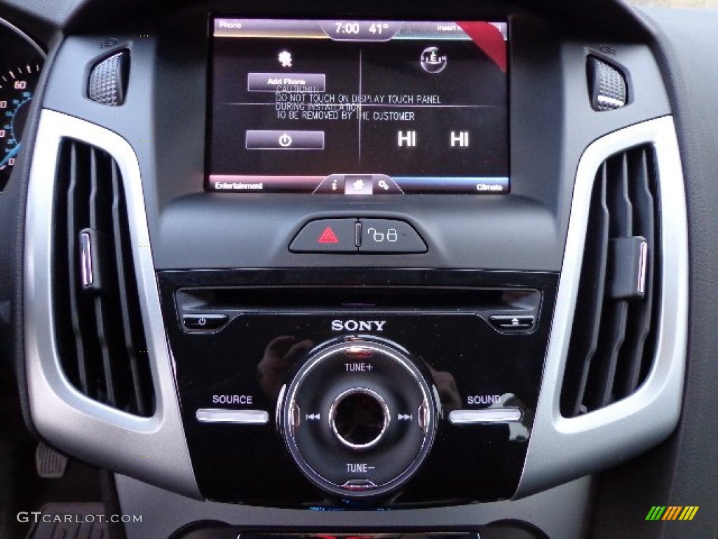 2013 Ford Focus SE Hatchback Controls Photo #73240377