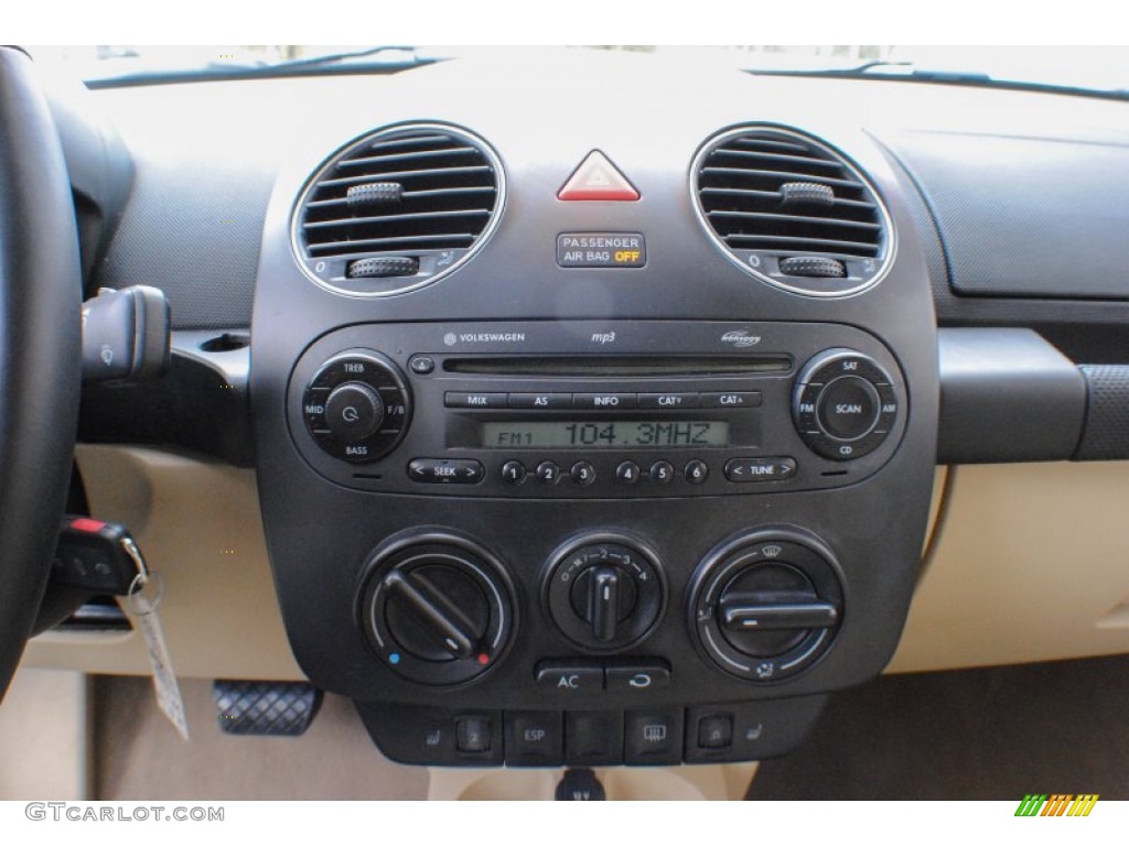 2008 Volkswagen New Beetle SE Coupe Controls Photo #73243494