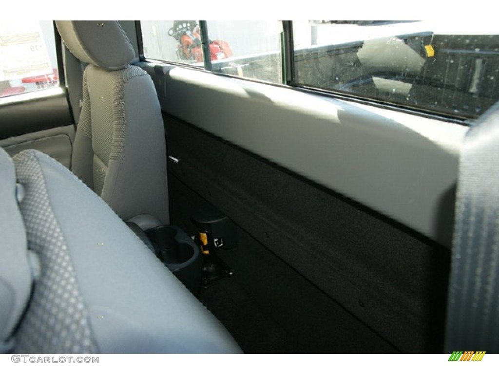 2013 Tacoma Regular Cab 4x4 - Super White / Graphite photo #7
